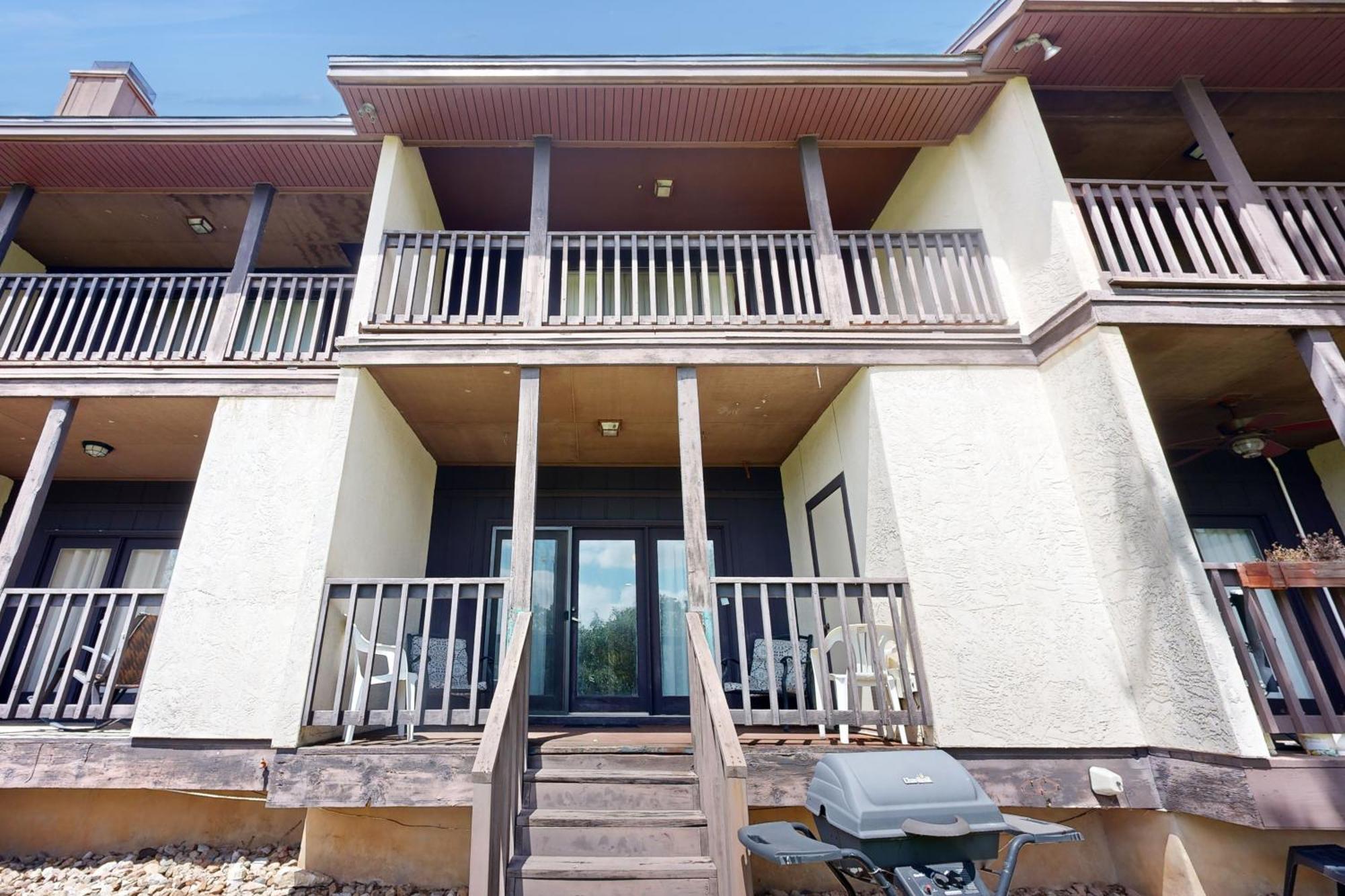 Condo On The Green Canyon Lake Exterior photo