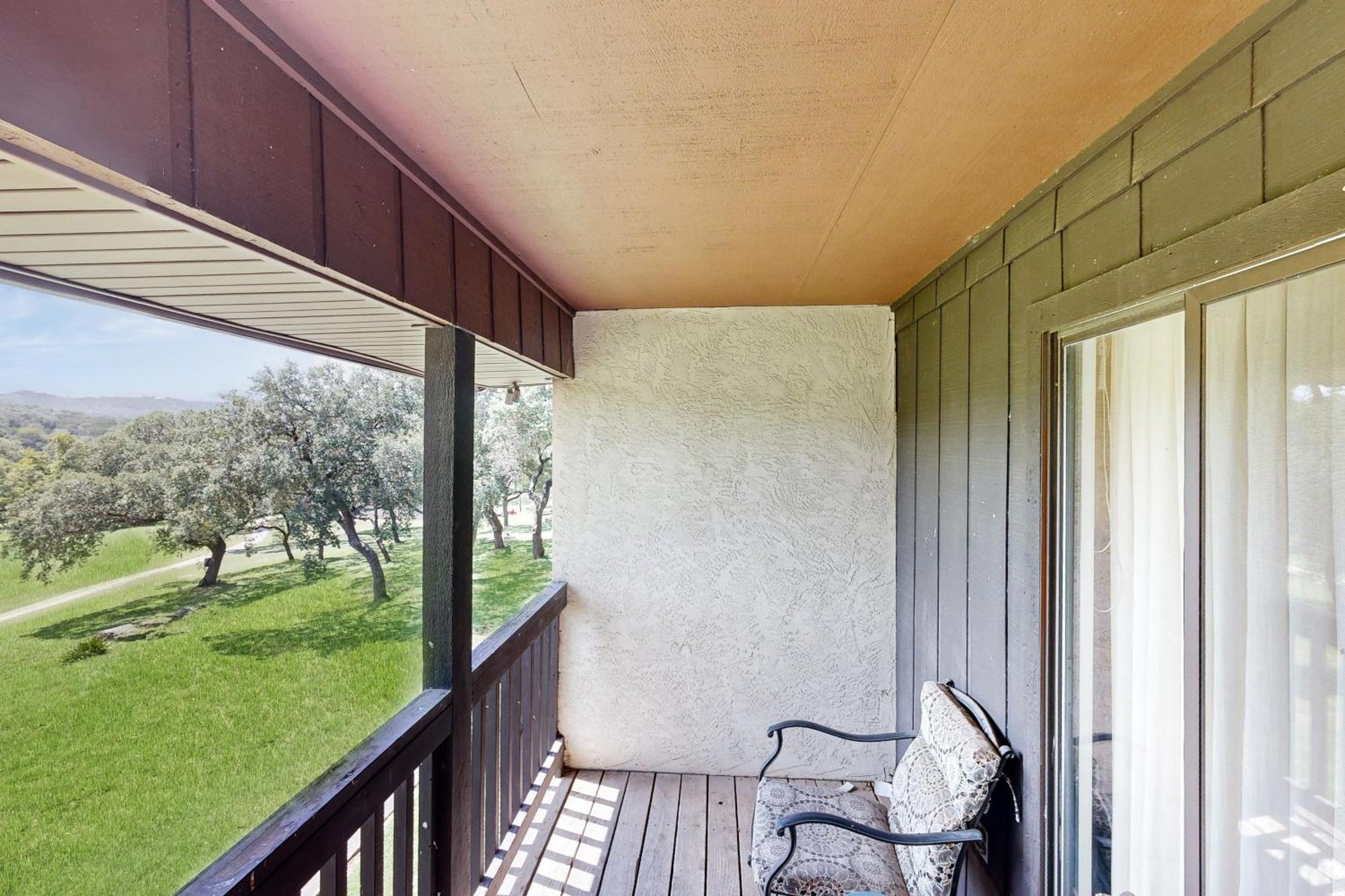 Condo On The Green Canyon Lake Exterior photo